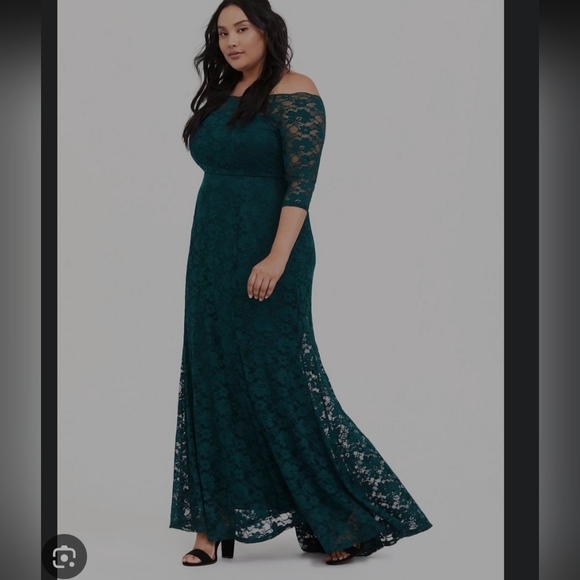 Green formal gown from torrid. Size 26 - Picture 5 of 5